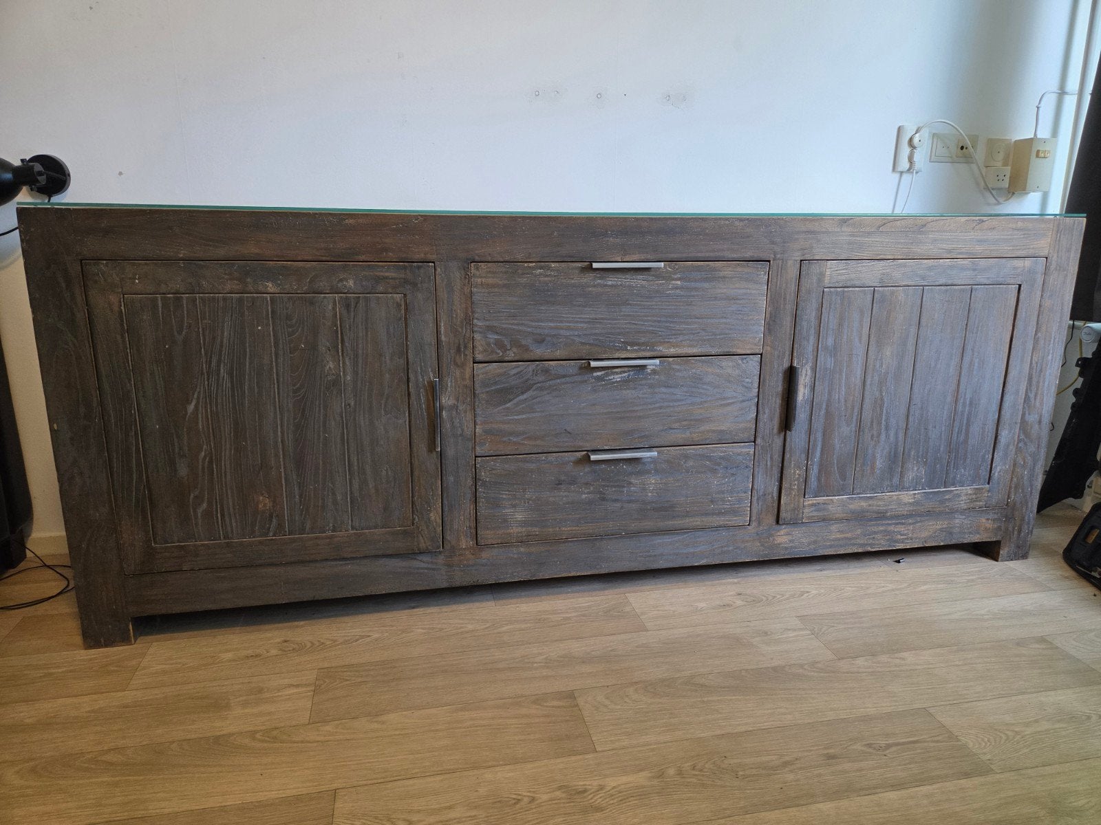 Massief houten kast met veel opbergruimte en glasplaat, Ophalen, Gebruikt, Met deur(en), Glas