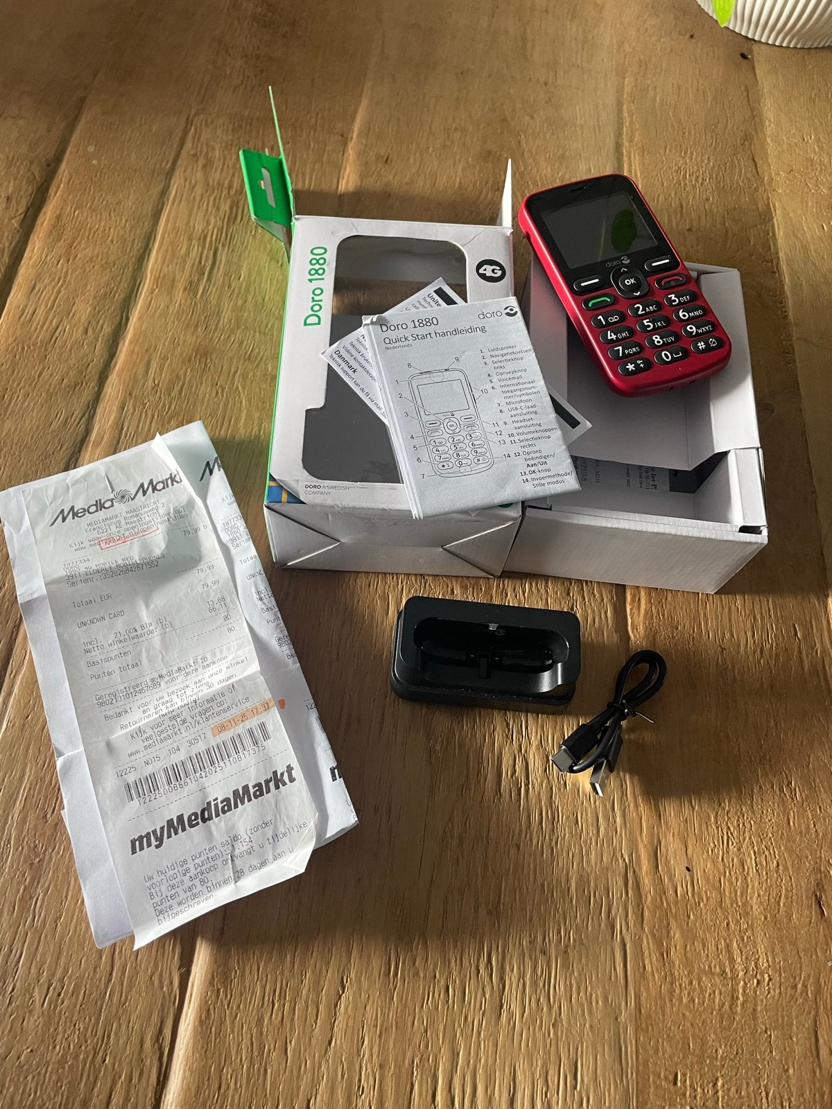 Doro 1880 4G Seniorentelefoon Rood - Zo goed als nieuw, Ophalen, Klassiek of Candybar, Zonder simlock, Zonder abonnement