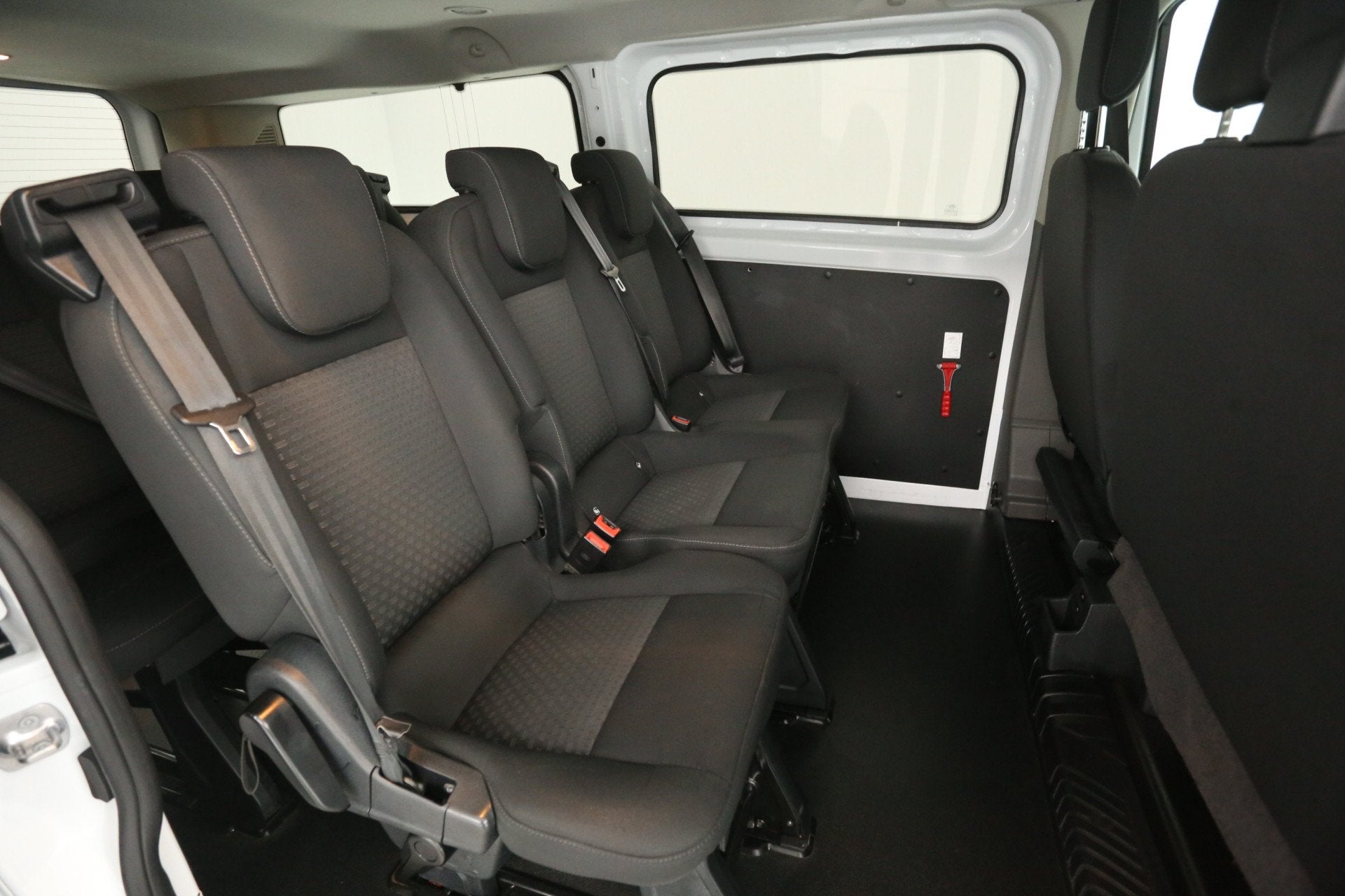 Ford Transit Custom 2.0 TDCI L2H1 | MARGE | 9 Zits | Incl. B, Voorwielaandrijving, 1987 kg, Stof, Gebruikt