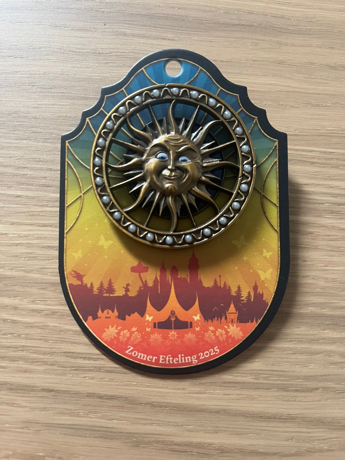 Efteling pin Zomer Efteling 2025, Ophalen of Verzenden, Nieuw, Button of Speldje