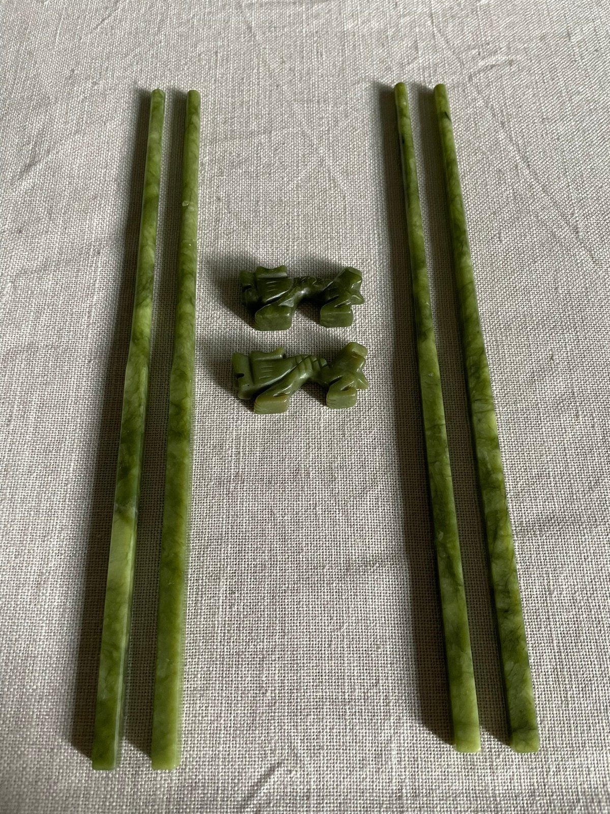 Vintage Chinese eetstokjes groene Jade leeuw steun., Ophalen of Verzenden