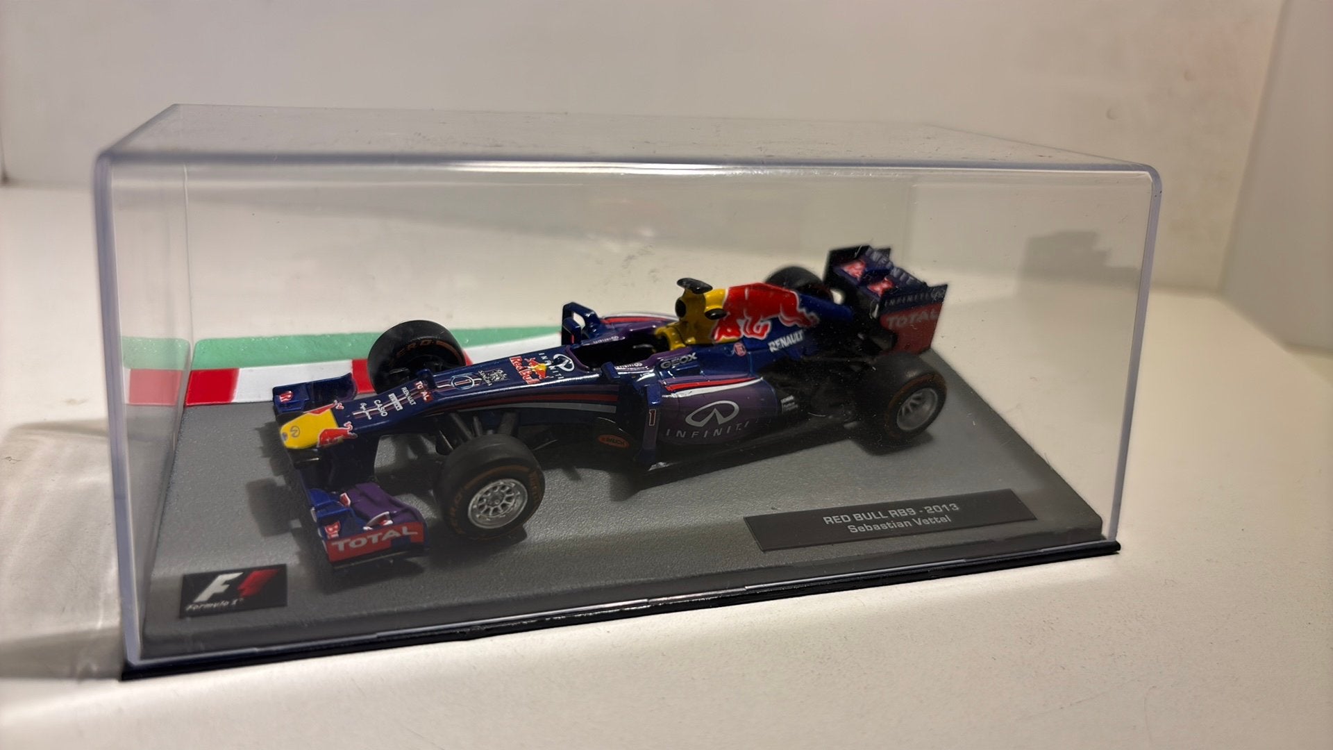 F1 red bull rb9 Sebastian vettel 2013 atlas 1.43, Ophalen of Verzenden, A, A, A