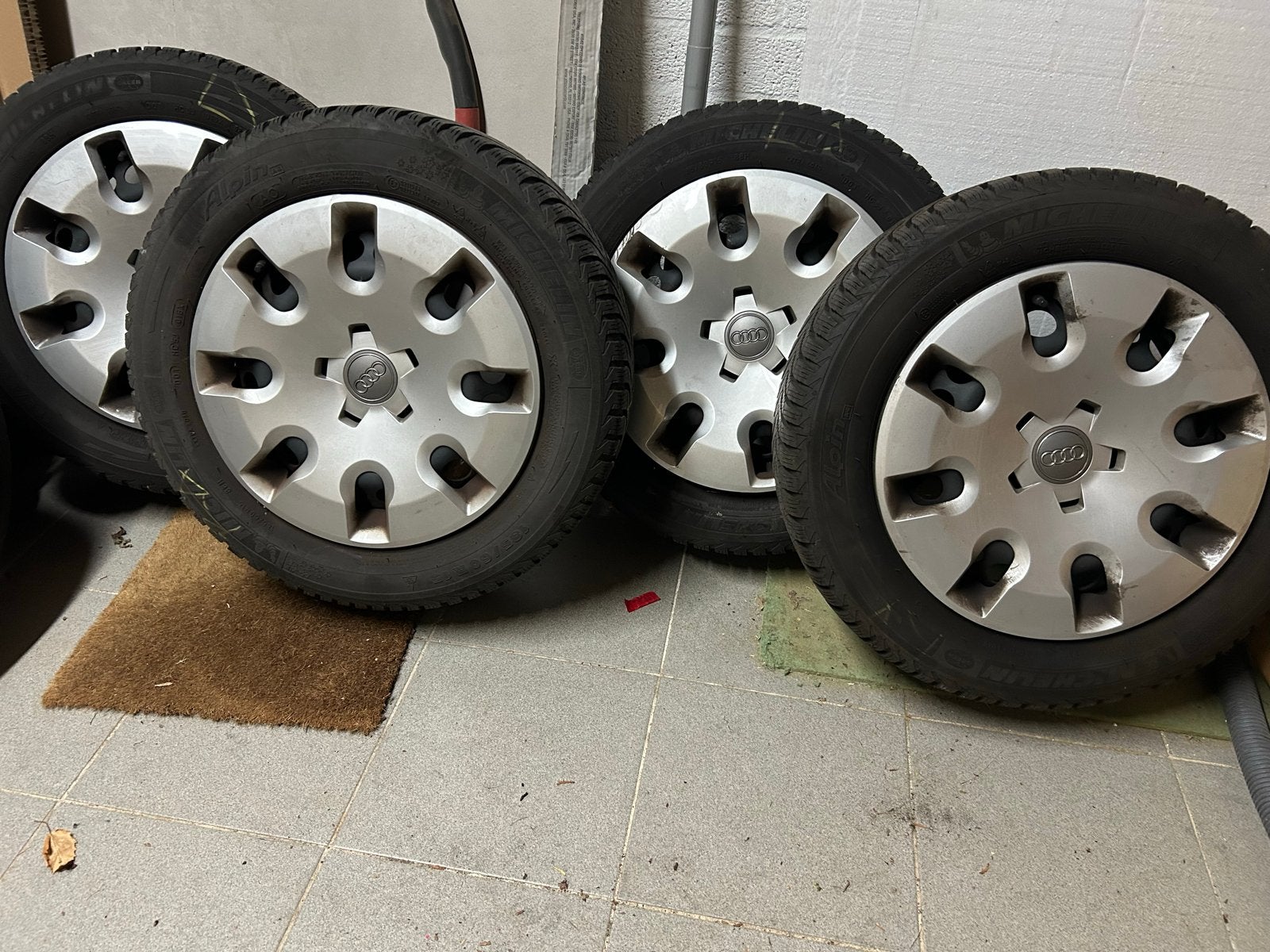 Michelin Alpine Winterbanden met Velgen - 185/60 R15, Ophalen, Gebruikt, 15 inch, Banden en Velgen