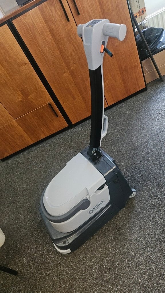 Nilfisk SC250 34C B schrob-/zuigmachine, Ophalen, Zo goed als nieuw, Schrobmachine