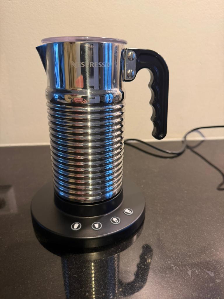 Nespresso melkopschuimer, Ophalen of Verzenden, Gebruikt, Elektrische melkopschuimer