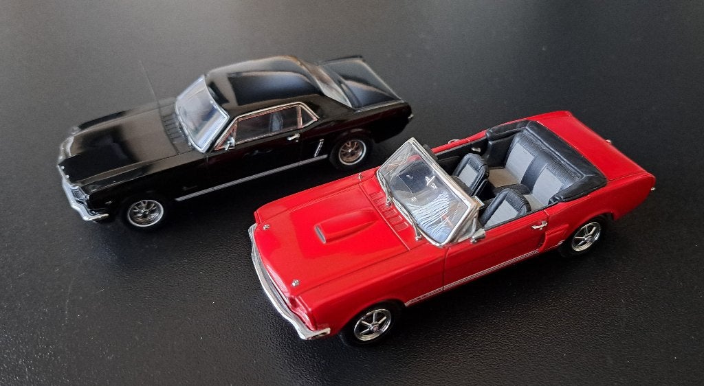 Ford Mustang Shelby GT350 en Coupé 1:43, Ophalen of Verzenden, Zo goed als nieuw, Auto, Kyosho