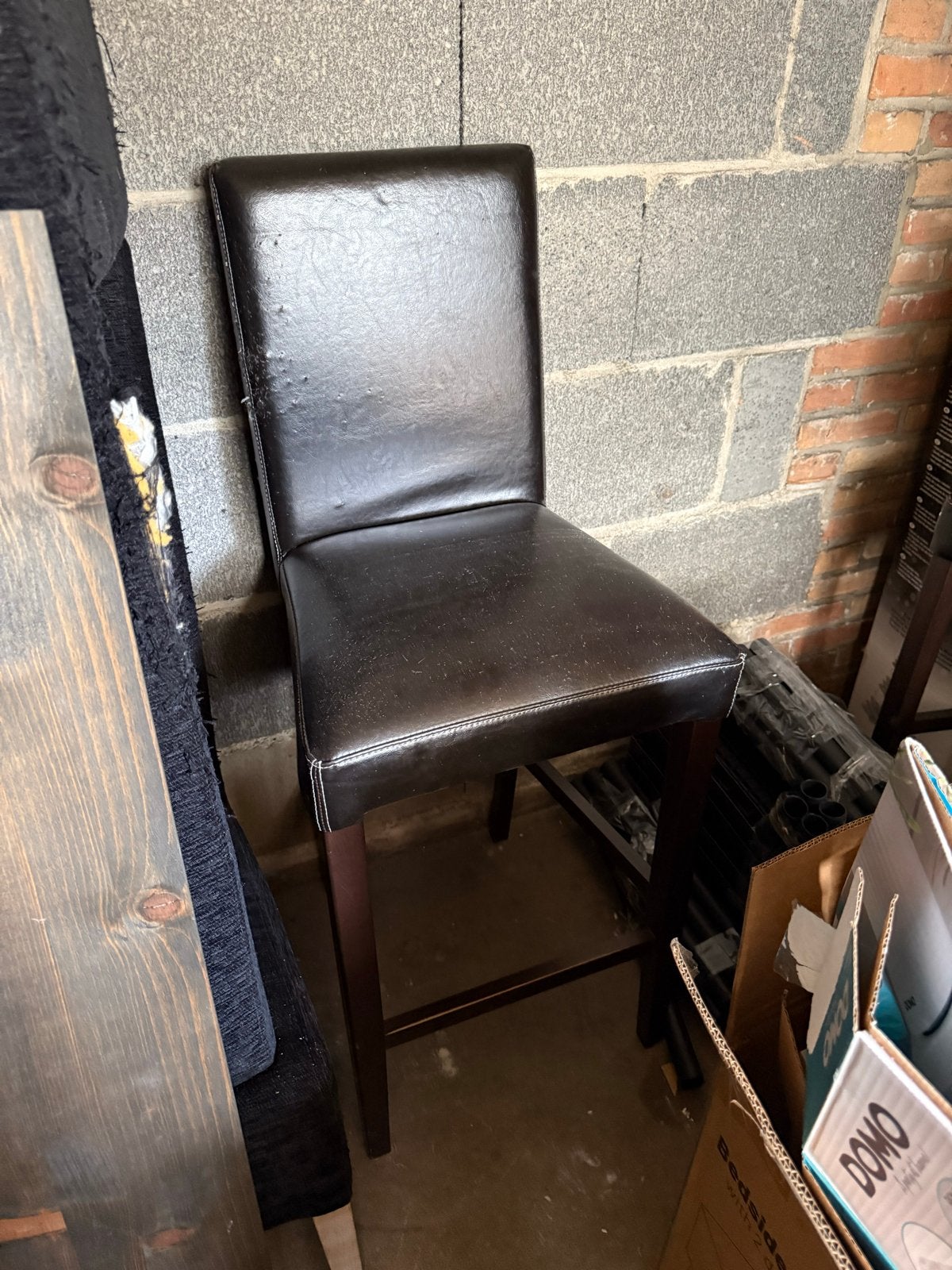 Twee hoge stoelen - barkrukken, Huis en Inrichting, Barkrukken, Ophalen, Gebruikt, Leer, 90 cm of meer