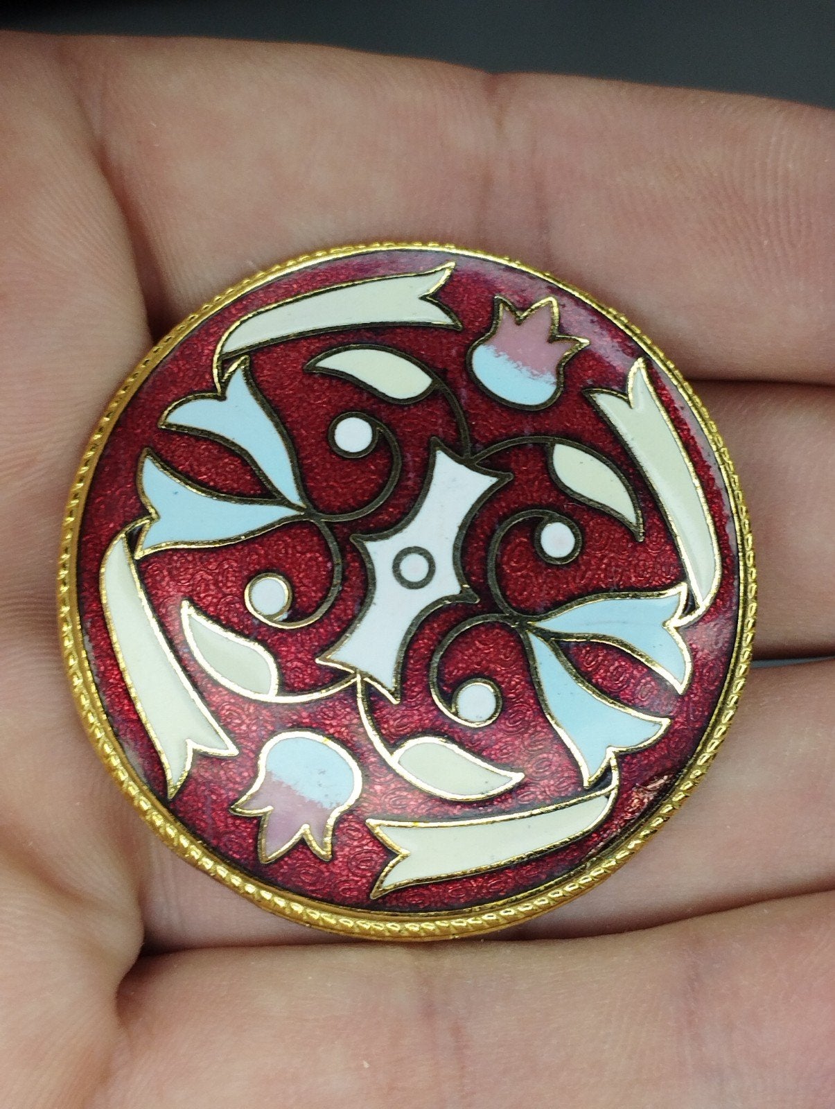 Vintage ronde emaille broche met bloemen - sjaalspeld, Ophalen of Verzenden, Overige materialen