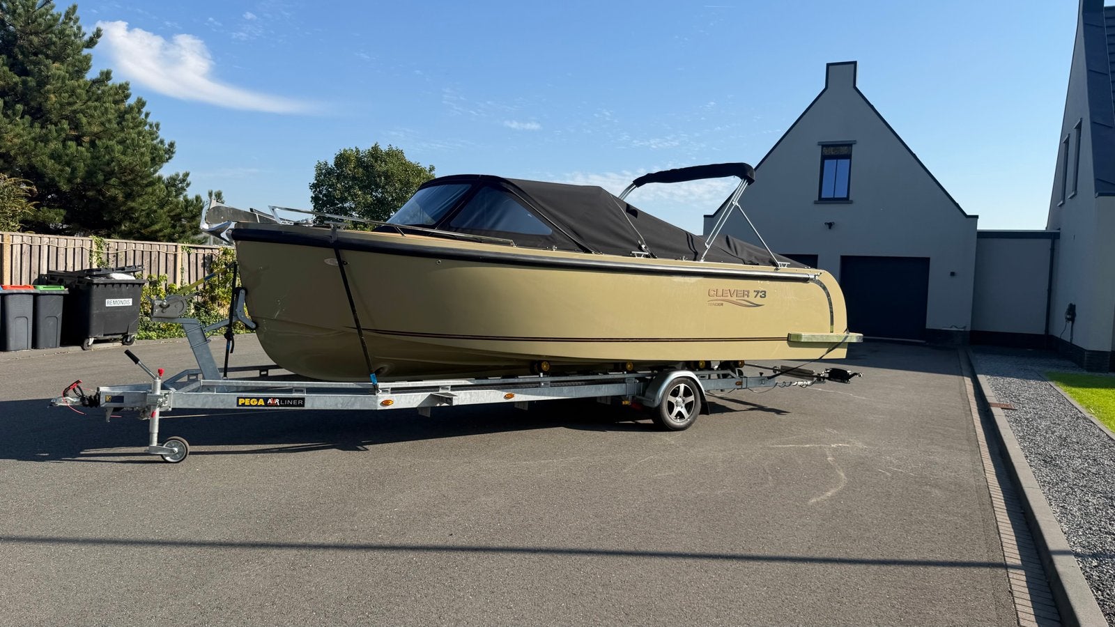 Clever 73 Tender met Honda 150pk buitenboordmotor. Vol optie