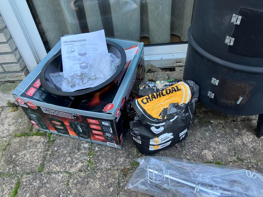 Rookoven en Barbecue en Grill en met spit 3-in-1, Ophalen, Zo goed als nieuw, Met accessoires