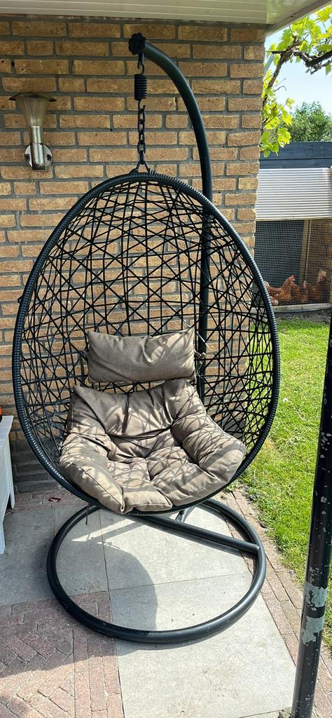 Hangstoel swing met standaard en kussens, Huis en Inrichting, Stoelen, Ophalen, Zwart, Leer, Zo goed als nieuw