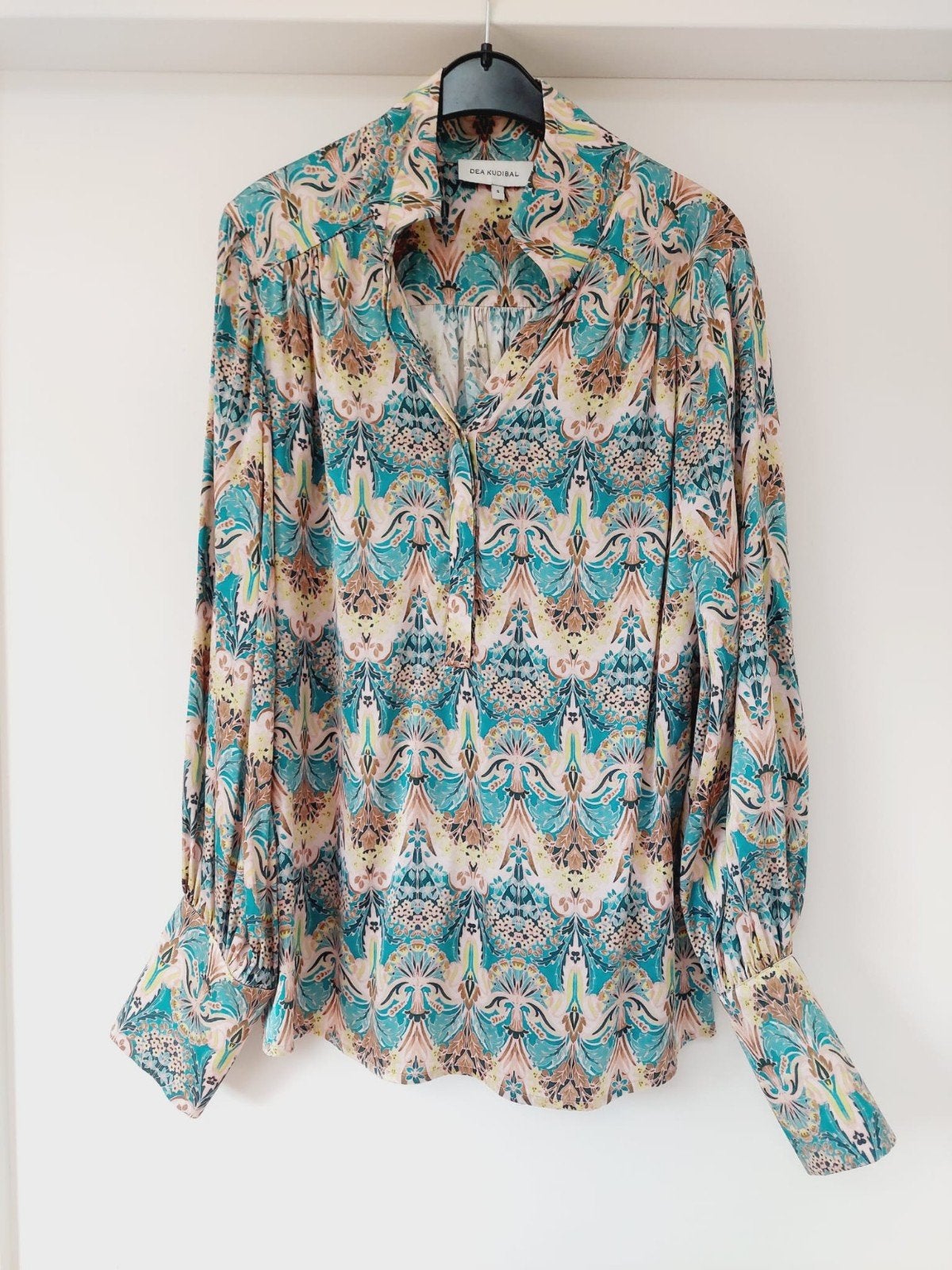 Dea Kudibal zijden blouse met print, maat S, Kleding | Dames, Meerkleurig, Ophalen of Verzenden, Zo goed als nieuw, Dea Kudibal