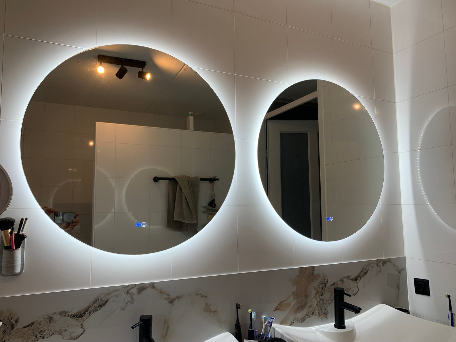 Twee badkamer spiegels met verwarming, Ophalen, Gebruikt, Rond, 75 tot 100 cm