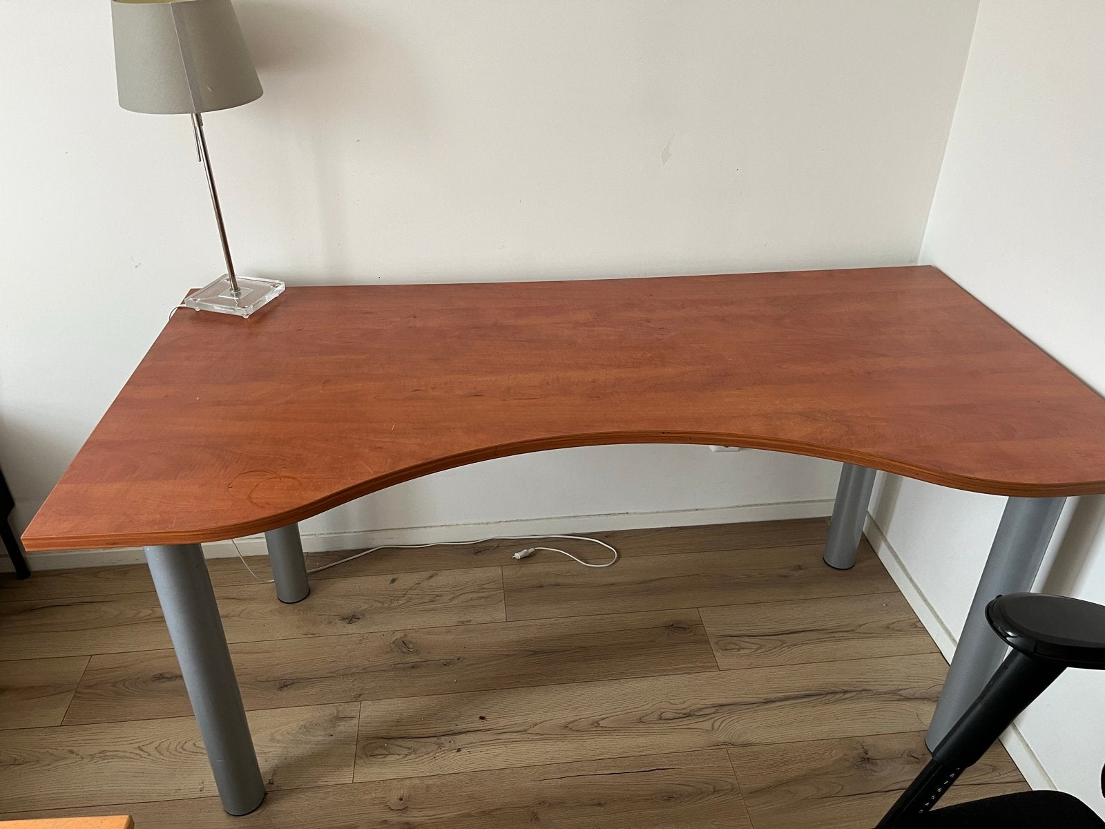 Simpel bureau in goede staat, Huis en Inrichting, Bureaus, Ophalen, Gebruikt, Hout, Bruin