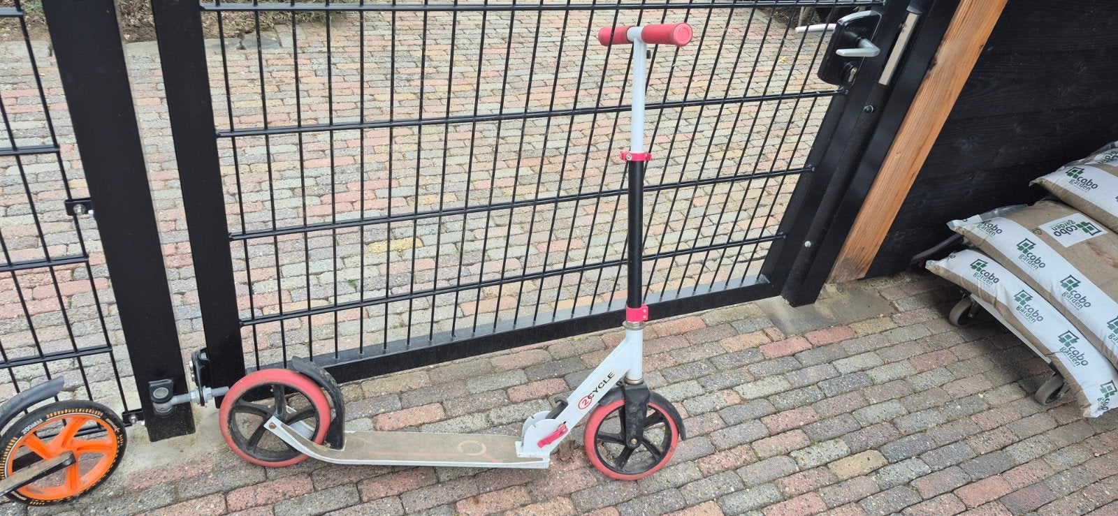 Inklapbare step - wit roze, gebruikt maar werkend, Ophalen, Gebruikt, Gewone step