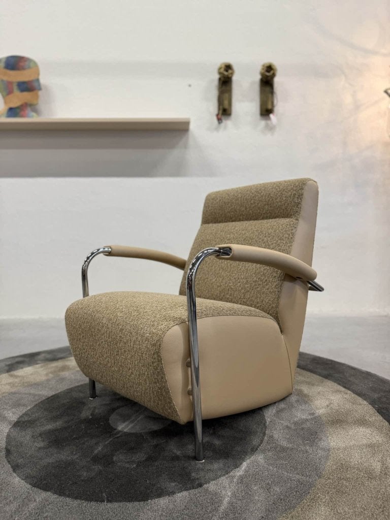 Nieuw Leolux Scylla firm Hoog stof leer zand fauteuil design, Leolux, Info@leolux.nl, Nieuw, 75 tot 100 cm