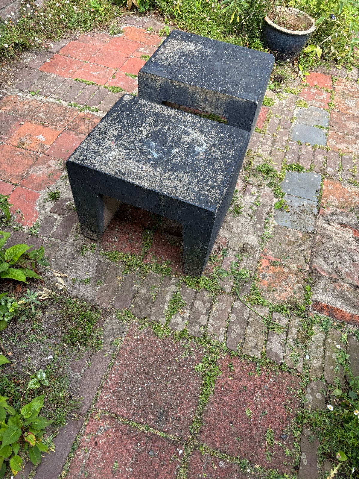 Twee robuuste betonnen krukken/voetstukken, Tuin en Terras, Tuinstoelen, Ophalen, Gebruikt, Overige materialen
