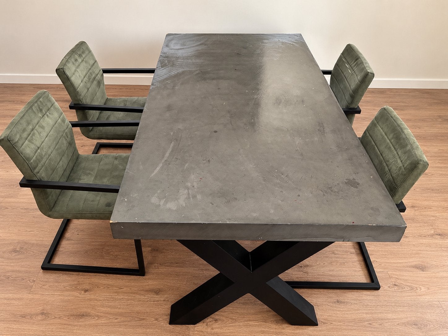 Eettafel met 4 stoelen - licht beschadigd, opknapper, Huis en Inrichting, Ophalen, Gebruikt, 50 tot 100 cm, Vier personen