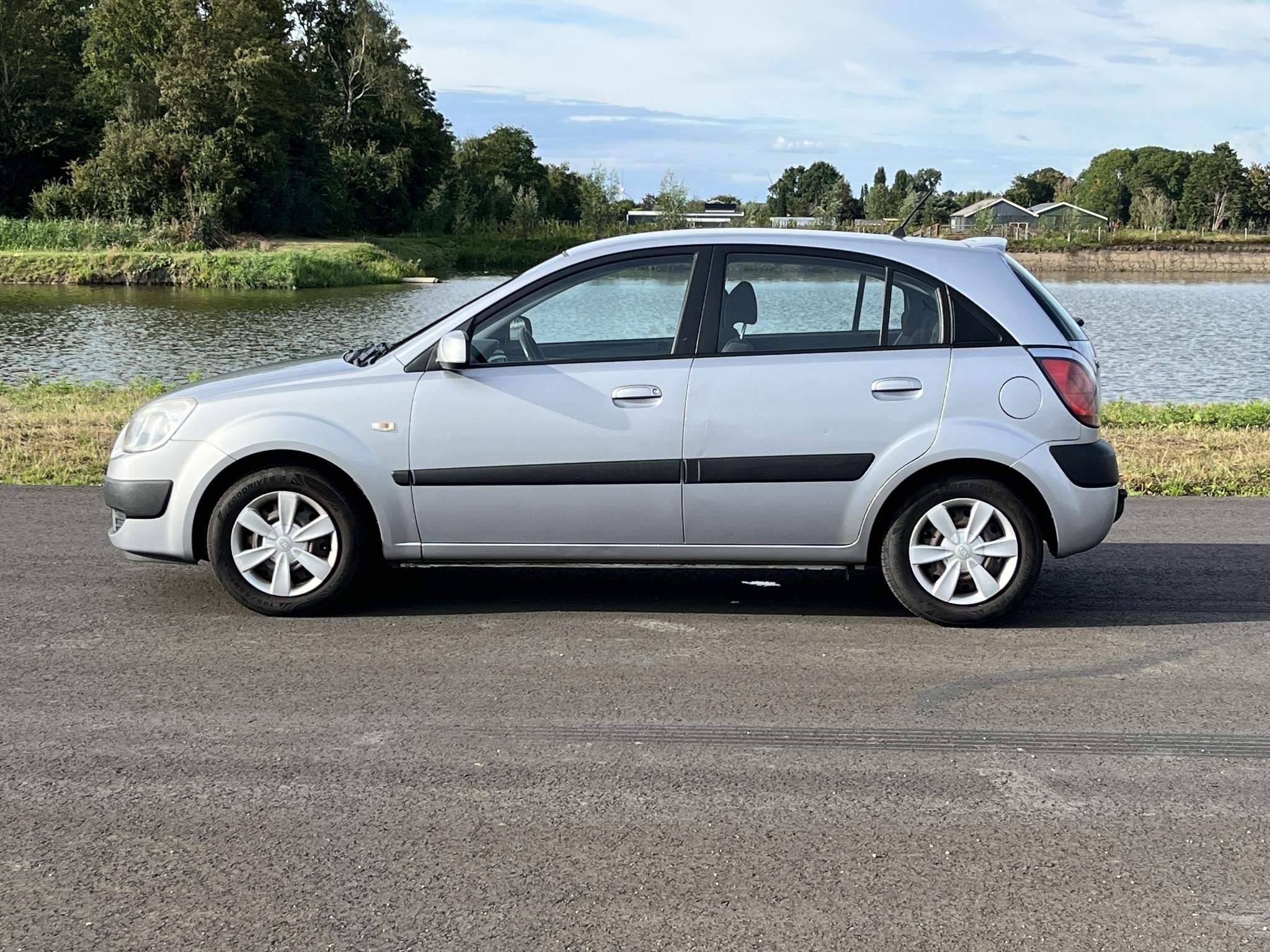 Kia Rio 1.6 CVVT EX Clima, radio, trekhaak, Voorwielaandrijving, Gebruikt, 1599 cc, 4 cilinders