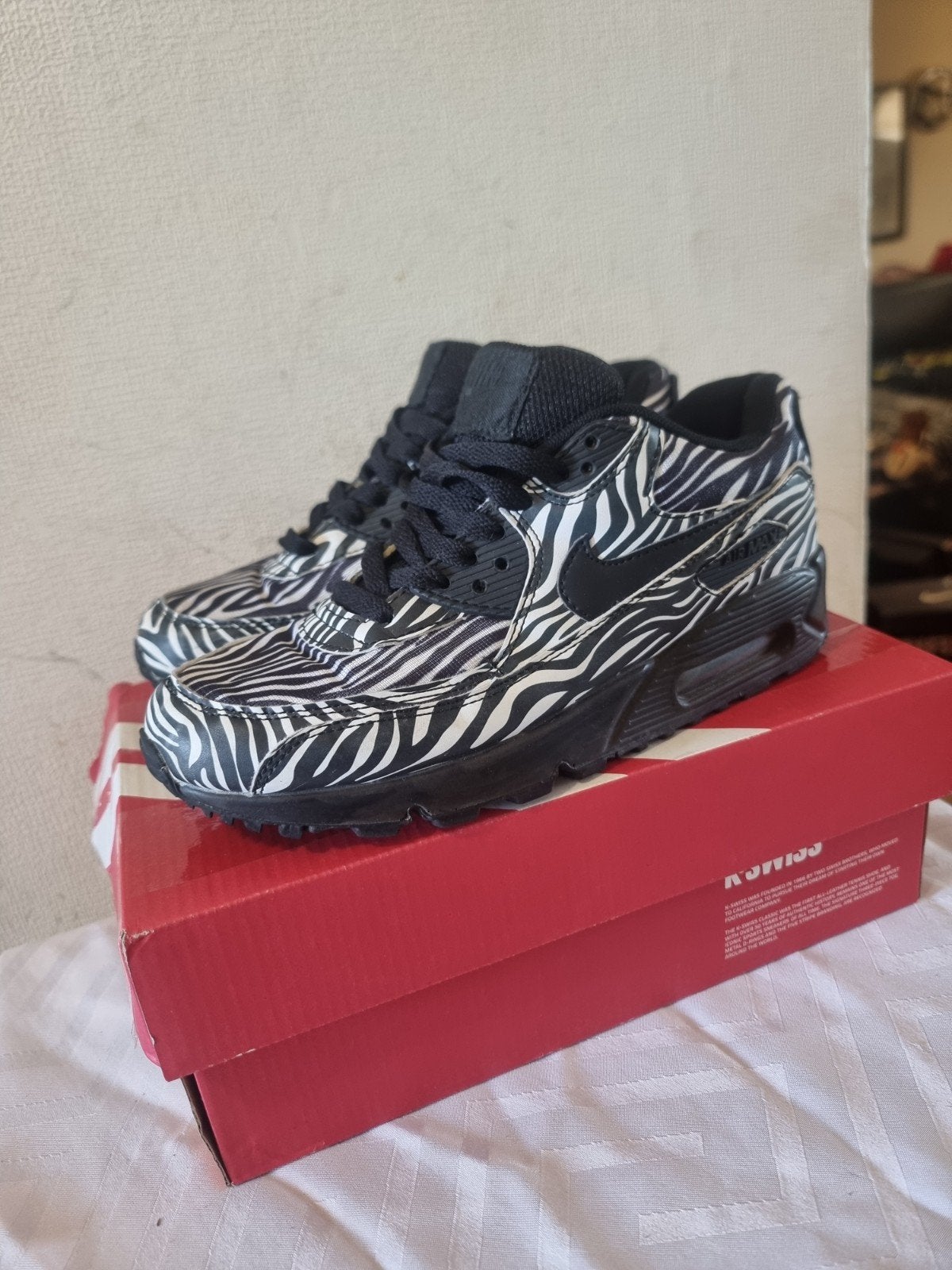 Zeldzame Nike Air Max 90 Zebra - Maat 39, Kleding | Dames, Schoenen, Zo goed als nieuw, Sneakers of Gympen, Zwart, Ophalen of Verzenden