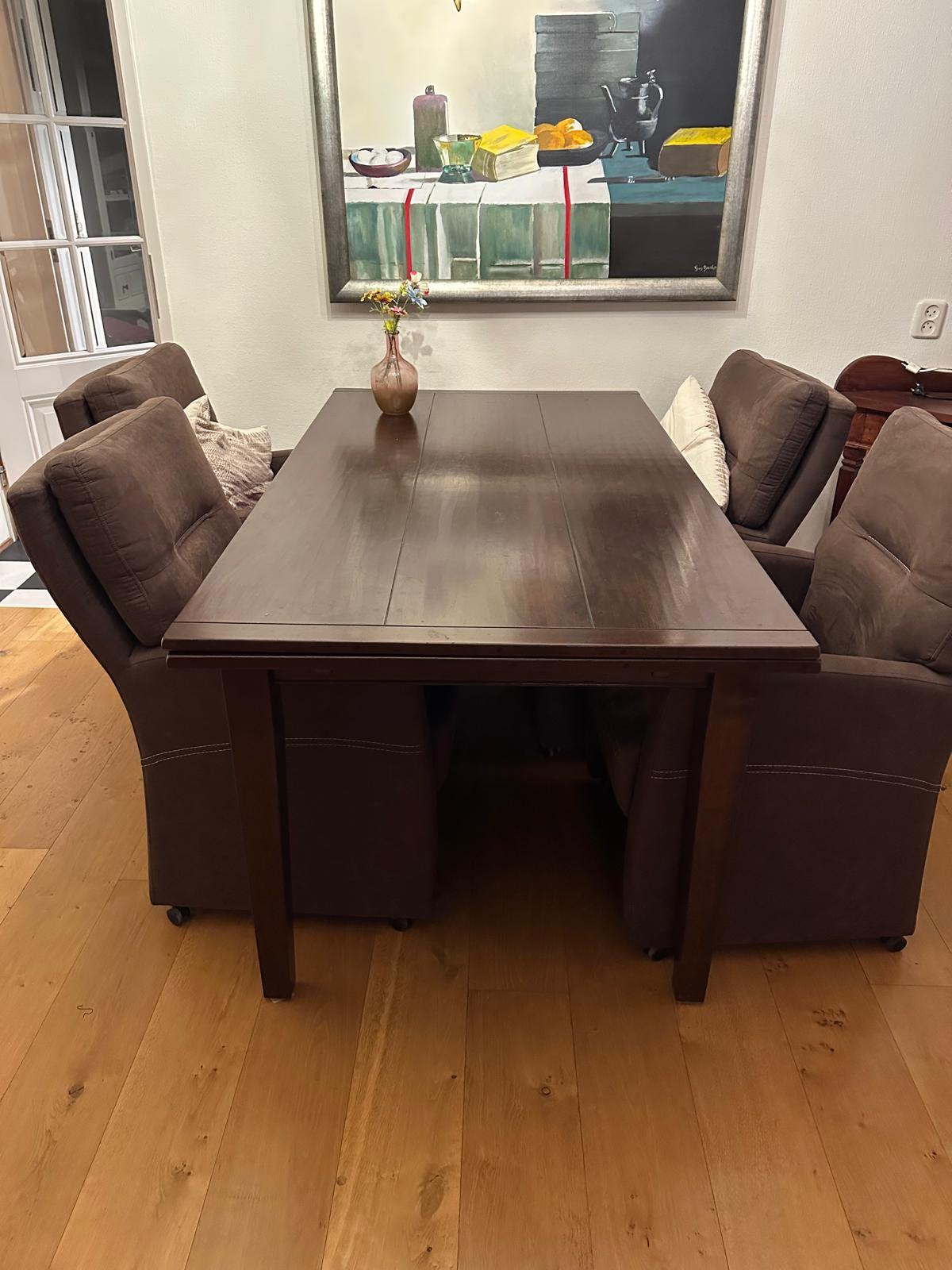 Te koop gezellige bruine houten eettafel, Ophalen of Verzenden, Zo goed als nieuw, 4 tot 6 stoelen