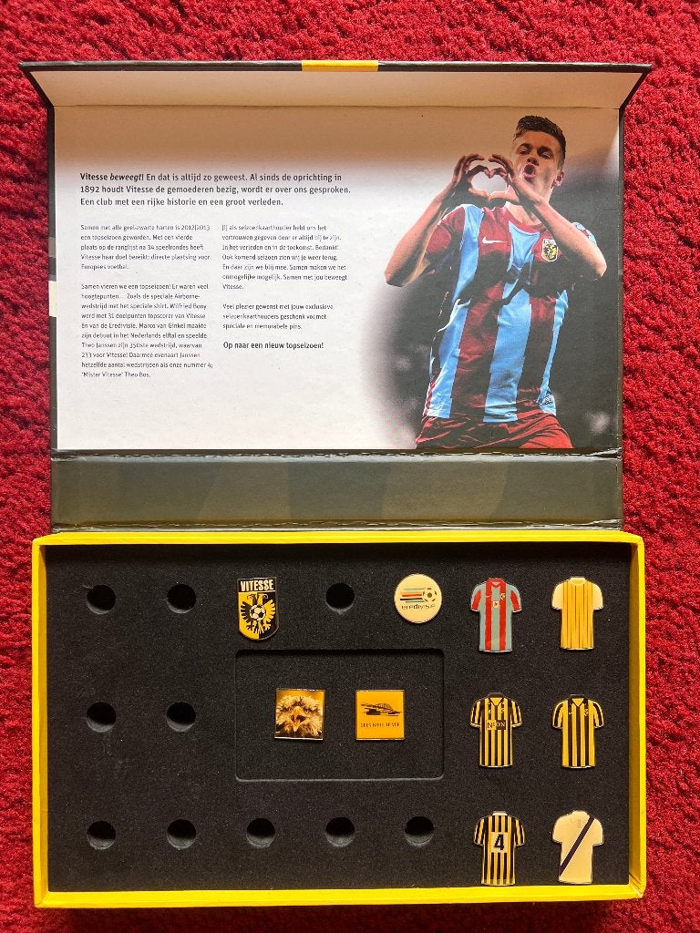 Doosje met 10 Speldjes Vitesse Arnhem, Verzamelen, Verzenden, Nieuw, Vitesse, Overige typen