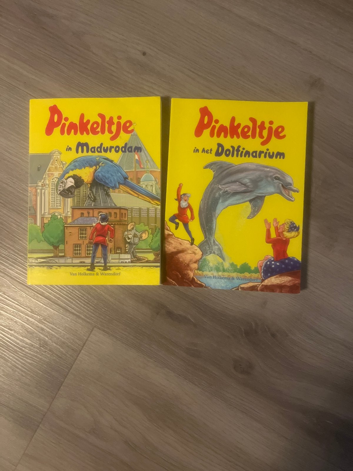 Pinkeltje in Madurodam & Dolfinarium - 2 boeken, Ophalen of Verzenden, Zo goed als nieuw, Sprookjes