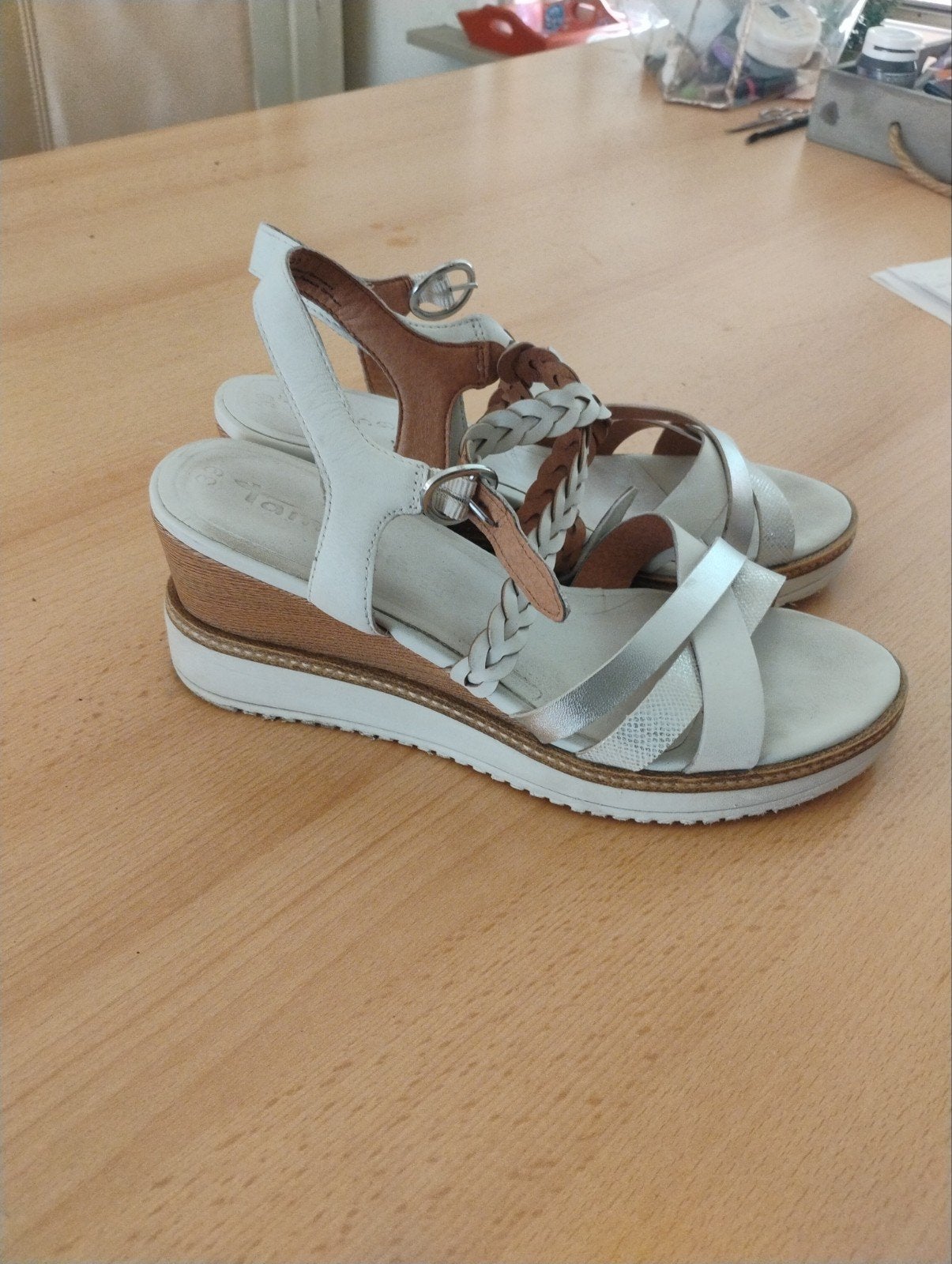 Tamaris sandalen maat 39, Ophalen of Verzenden, Zo goed als nieuw, Wit, Sandalen of Muiltjes