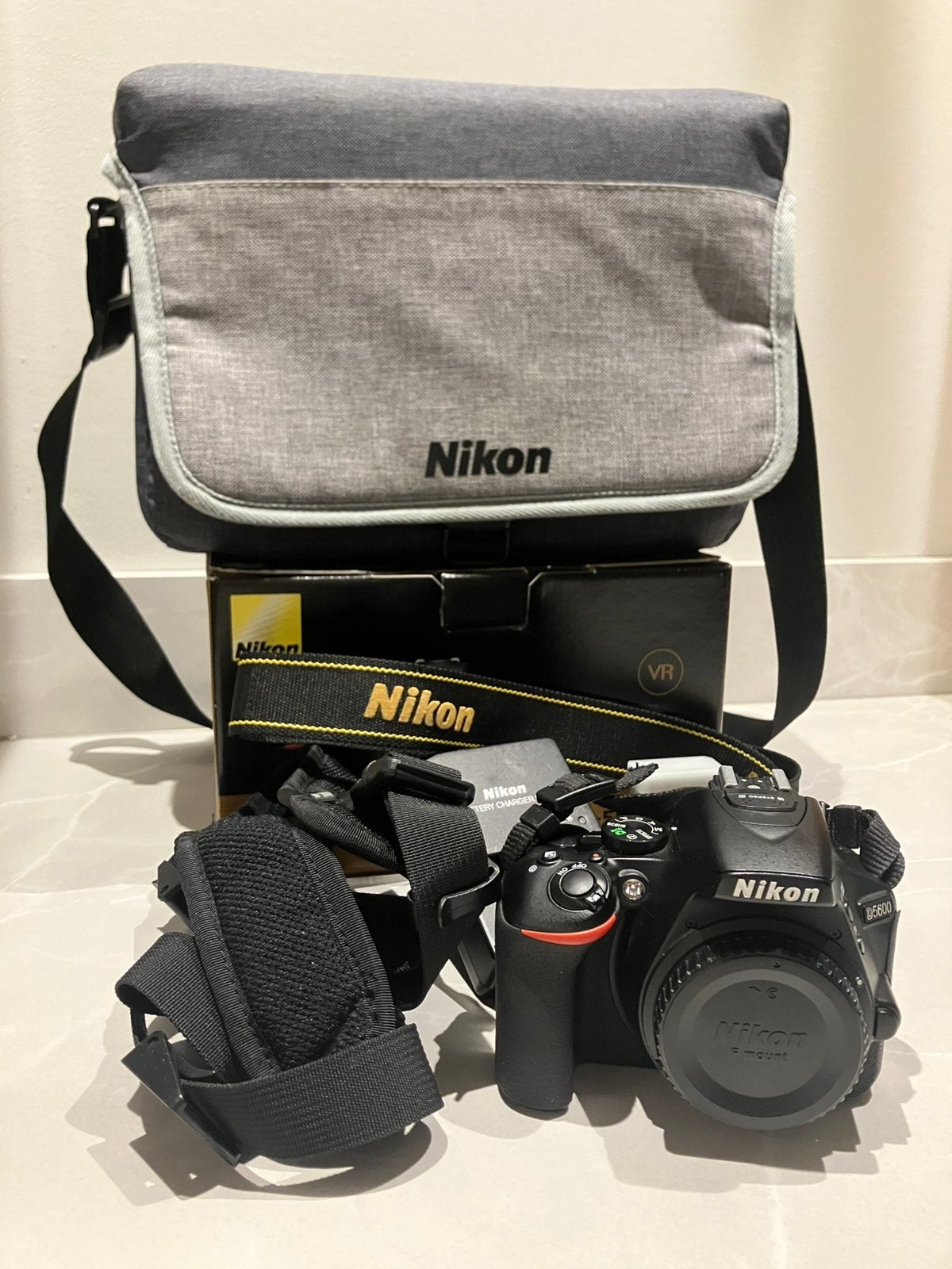 Nikon D5600 D-SLR-camera + accesoires, Gebruikt, Spiegelreflex, Ophalen of Verzenden, Nikon