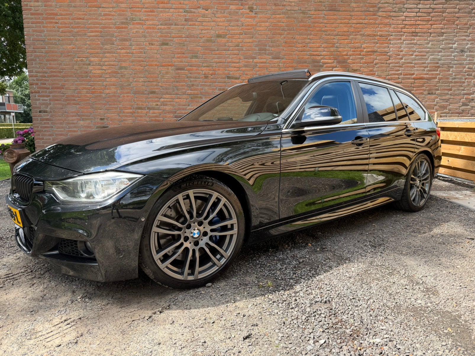 335I XDr Mpakket High Executive Individual  Alle Opties!, 1800 kg, Zwart, Parkeerassistent, Zwart