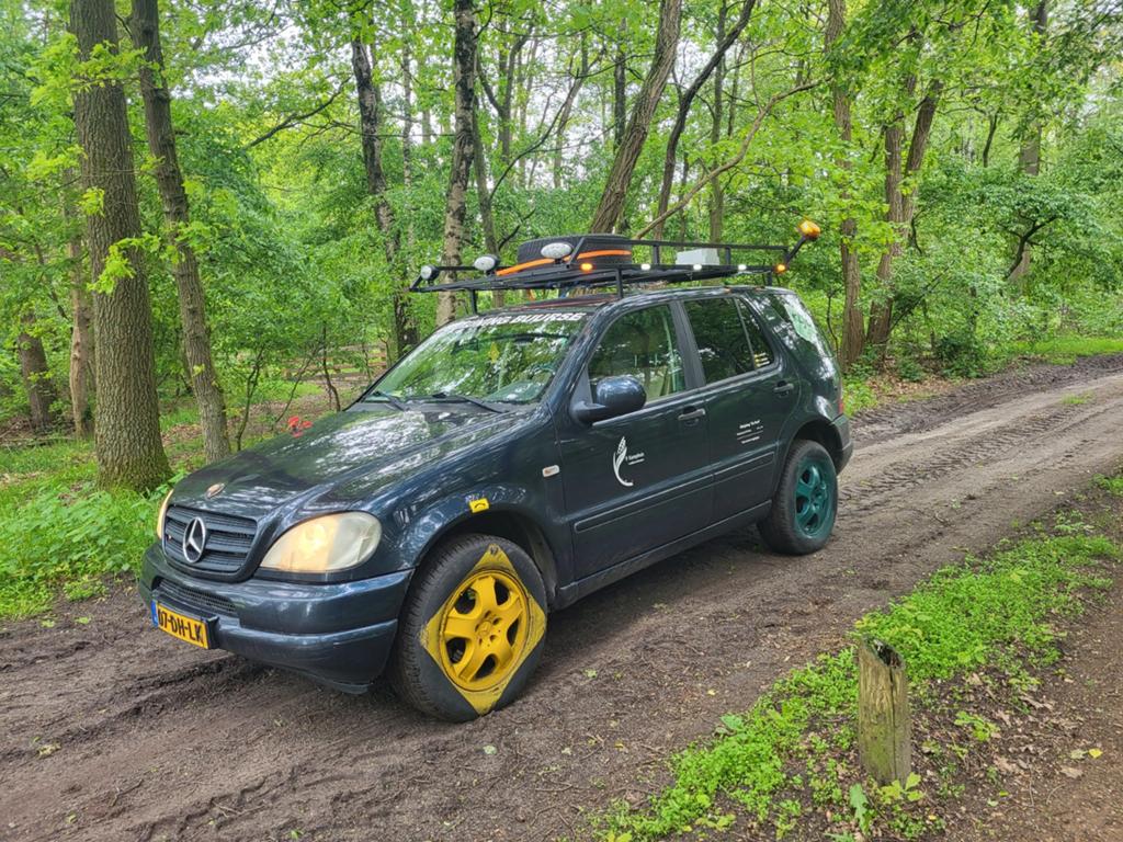 Mercedes-Benz M-Klasse 3.2 Ml320 4MATIC AUT 1999 Zwart, Auto's, Mercedes-Benz, Automaat, Bedrijf, Vierwielaandrijving, 1955 kg