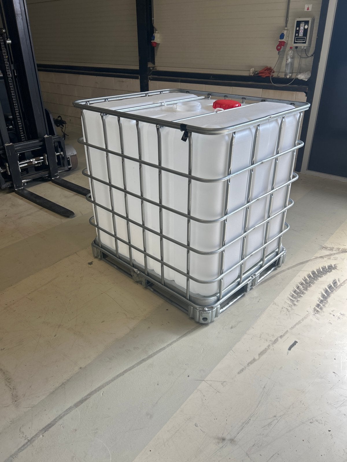 1000 liter IBC - Voedingsmiddelen - Gespoeld, Tuin en Terras, 150 liter of meer, Ophalen, Gebruikt, Met kraantje