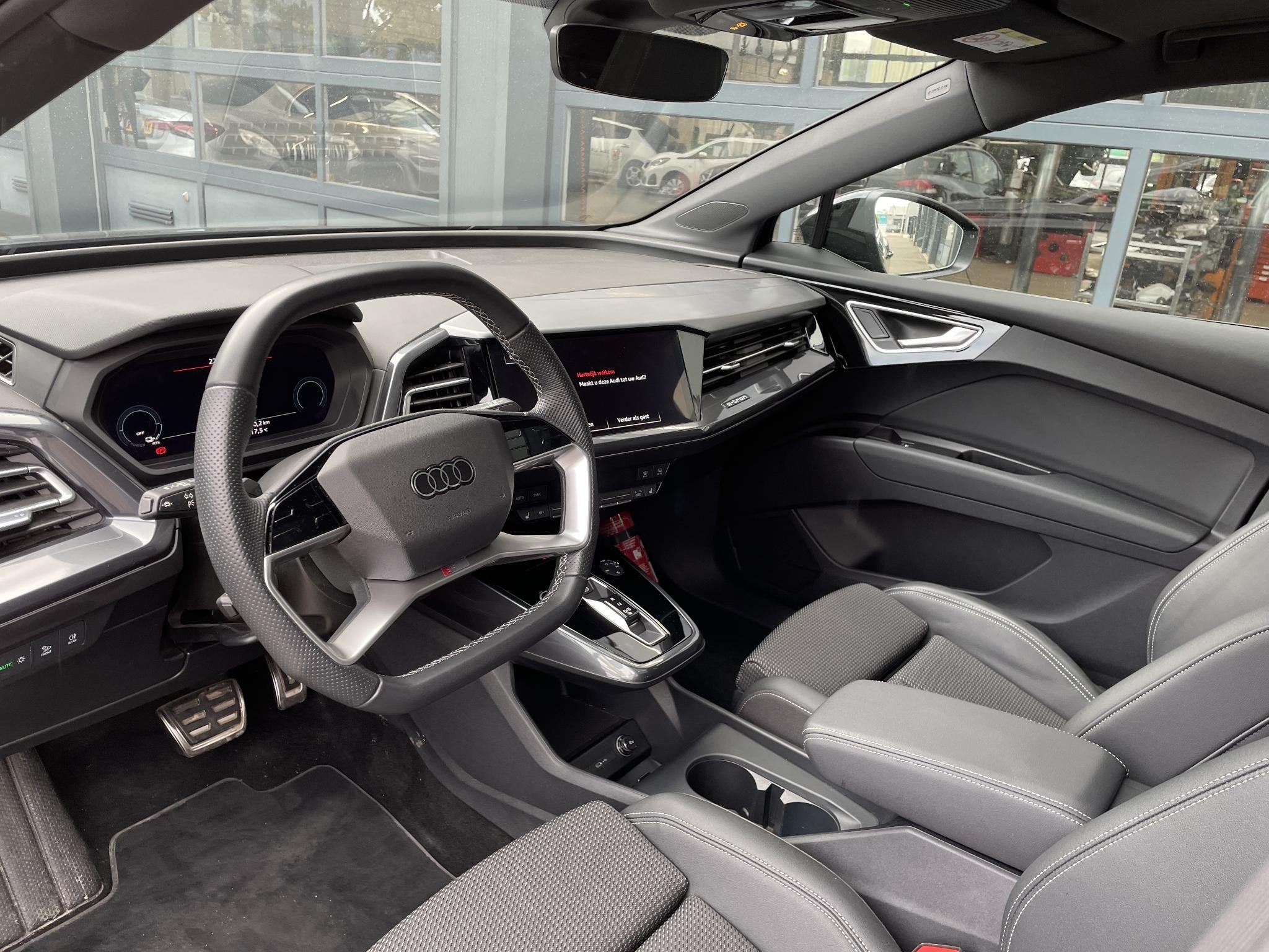 Audi Q4 e-tron 45 quattro S-Line Edition 82 kWh | SOH 100% |, Auto's, Gebruikt, 82 kWh, Met garantie (alle), Leder en Stof