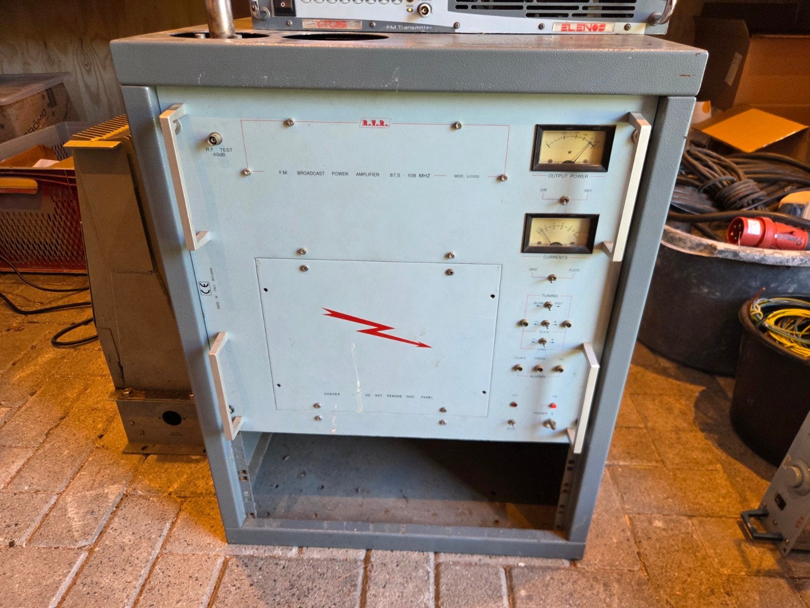 RVR VJ1000 Eindtrap 230 volt, Ophalen, Gebruikt, Zender