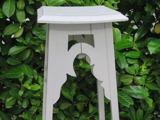 Antieke piedestal plantentafel wit geschilderd 112 cm hoog, Ophalen of Verzenden