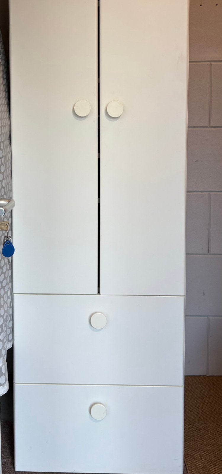 GRATIS mooie Ikea kast met deuren en lades