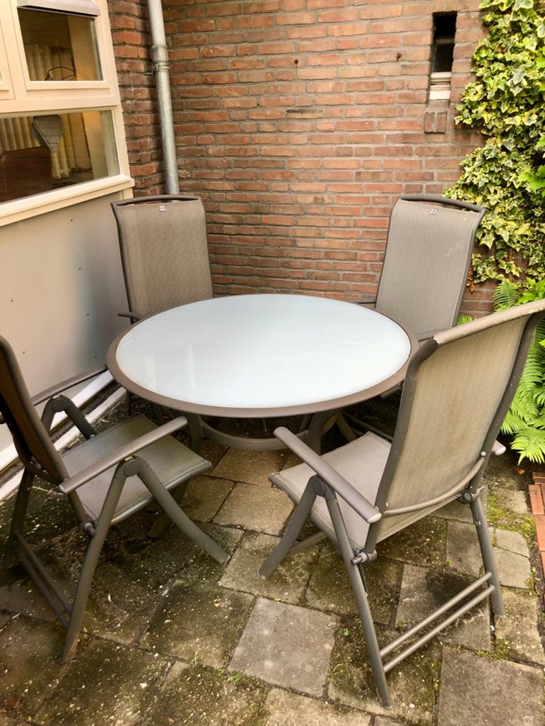 Gratis Tuinset met ronde tafel en 4 stoelen, Tuin en Terras, Ophalen, Gebruikt, Eettafel, Tuinset