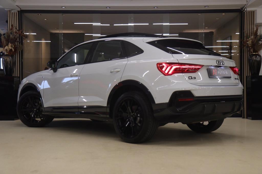 Audi Q3 Sportback 45 TFSI e S Edition 3X S-Line /PANO/KEYLES, Gebruikt, Zwart, Leder en Stof, Wit