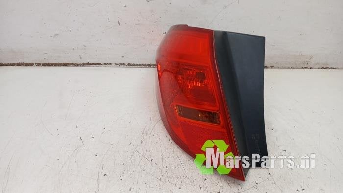 Achterlicht links van een Opel Meriva