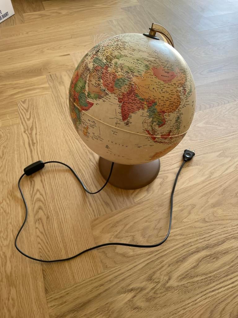 Verlichte Wereldbol - Globe, Ophalen, Verlicht, Gebruikt