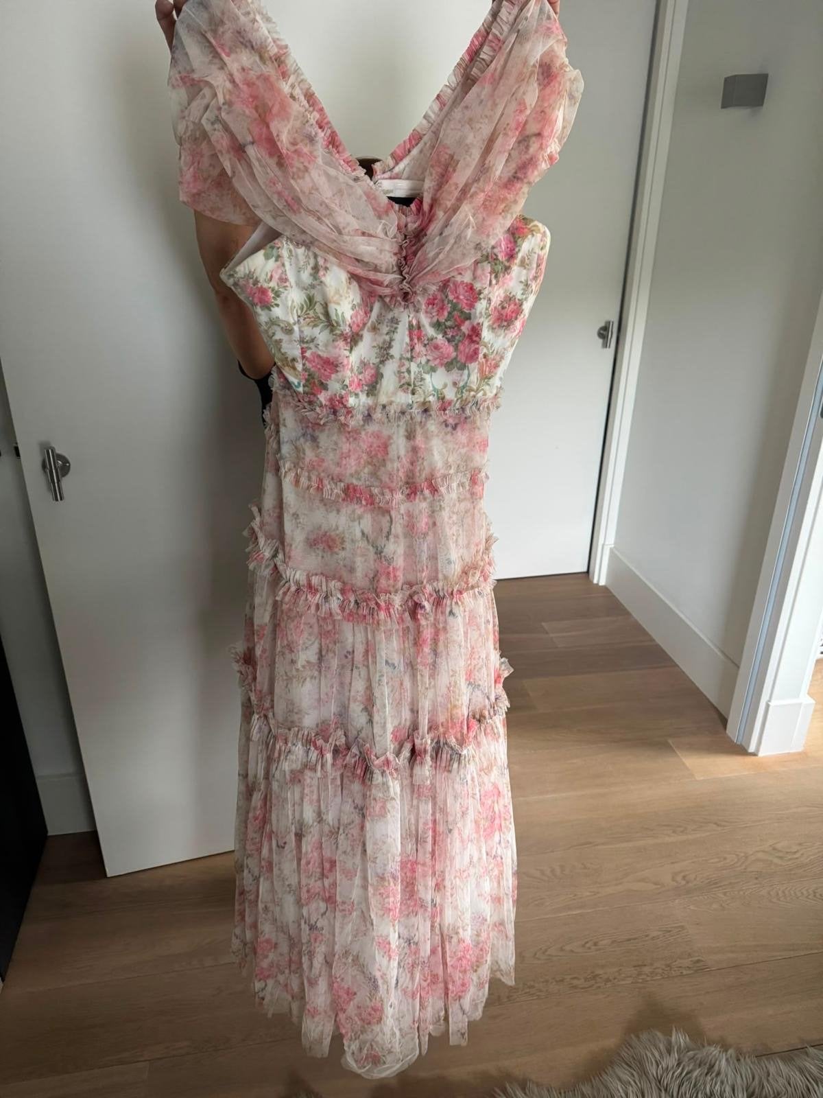 Needle & Thread Floral Wreath Grace Off-Shoulder Gown, Maat 42/44 (L), Ophalen of Verzenden, Zo goed als nieuw, Roze