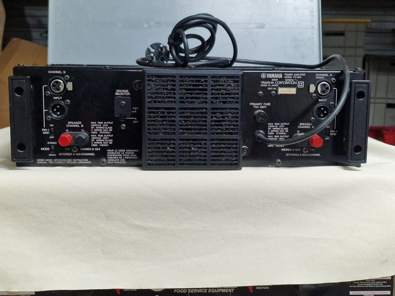 Foto 2 van Yamaha PC1602 professionele eindversterker – vintage – onget