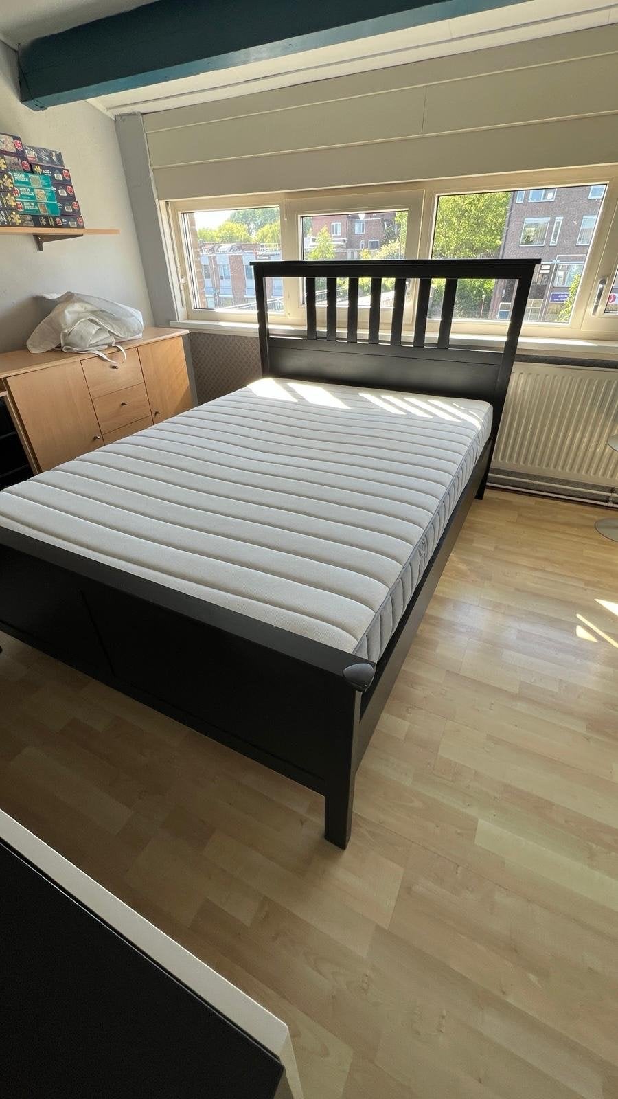 IKEA bed 140x200, Huis en Inrichting, Ophalen, Gebruikt, Zwart, Tweepersoons