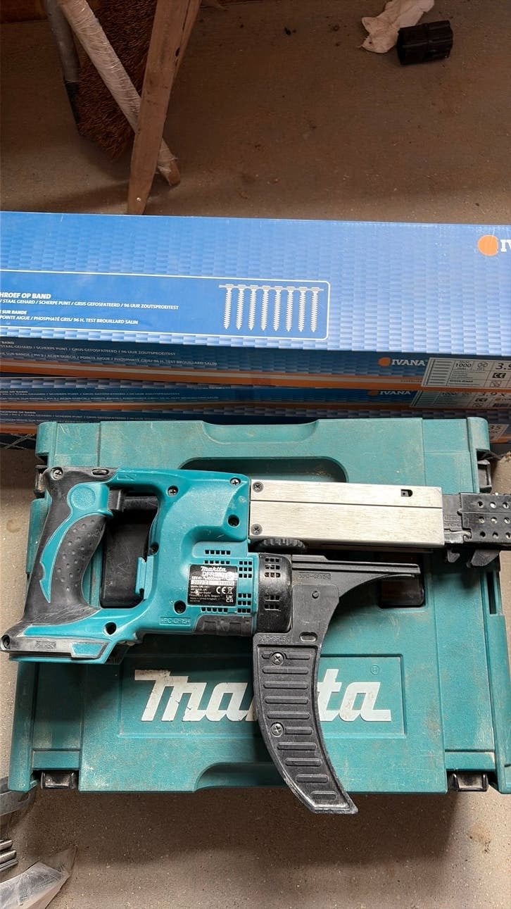 Makita gipsplaatschroefmachine DRF550 met schroeven en Mbox, Ophalen of Verzenden, Gebruikt