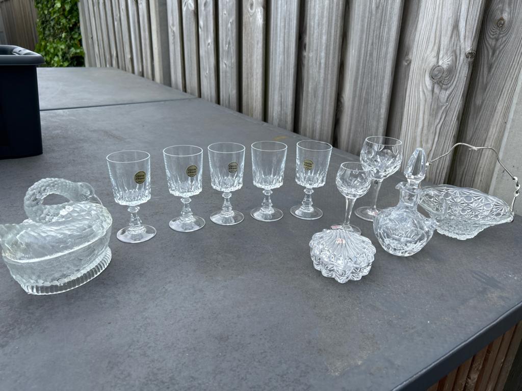 Diverse kristallen items: glazen, karaf, schalen, Antiek en Kunst, Antiek | Glas en Kristal, Ophalen