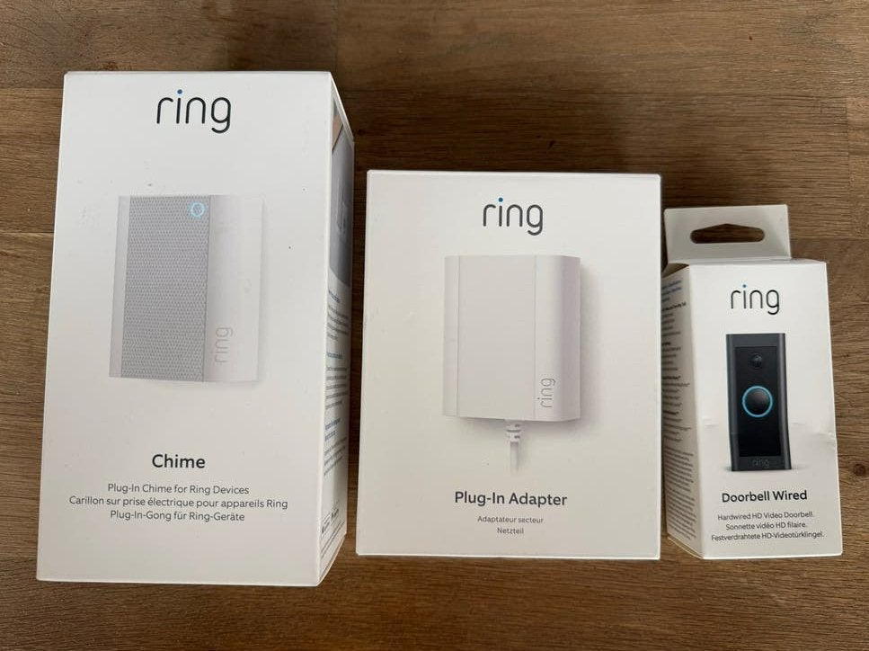 Ring Doorbell Wired, Chime en Plug-in Adapter, Ophalen of Verzenden, Zo goed als nieuw, Buitencamera