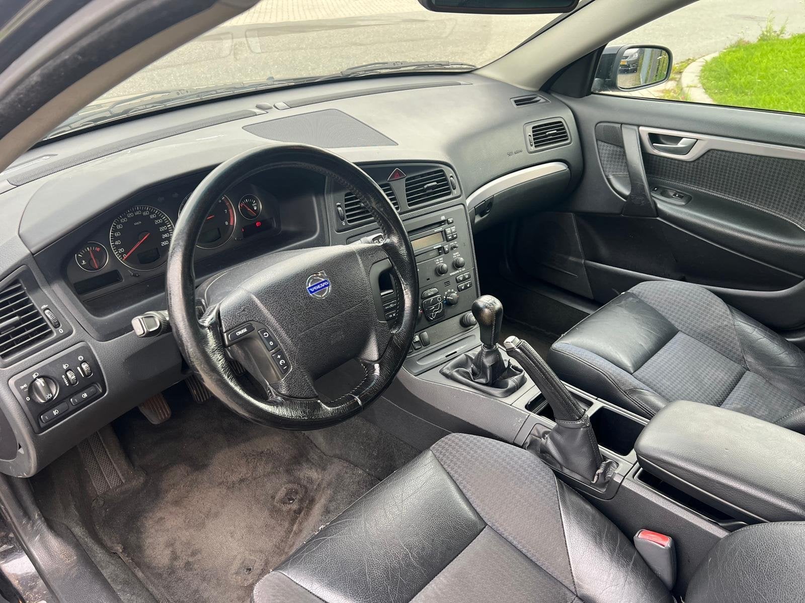 Volvo V70 2.4 Edition II Cruise Clima Trekhaak Zwart, Auto's, Voorwielaandrijving, Stof, Zwart, Verwarmde buitenspiegels