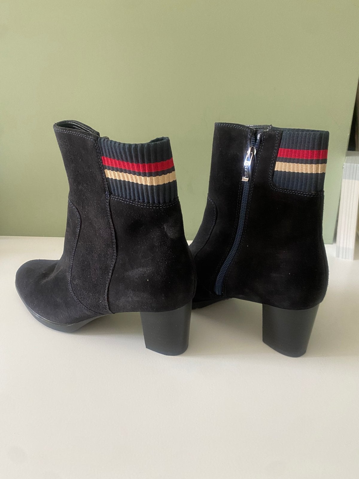 Tommy Hilfiger blauwe suede enkellaarsjes mt 40, Ophalen of Verzenden, Nieuw, Blauw, Lage of Enkellaarzen