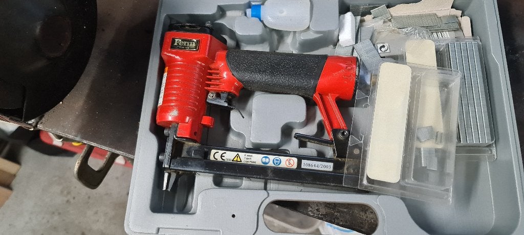 Lucht tacker, Ophalen, Zo goed als nieuw, Tacker/nietmachine, Ferm