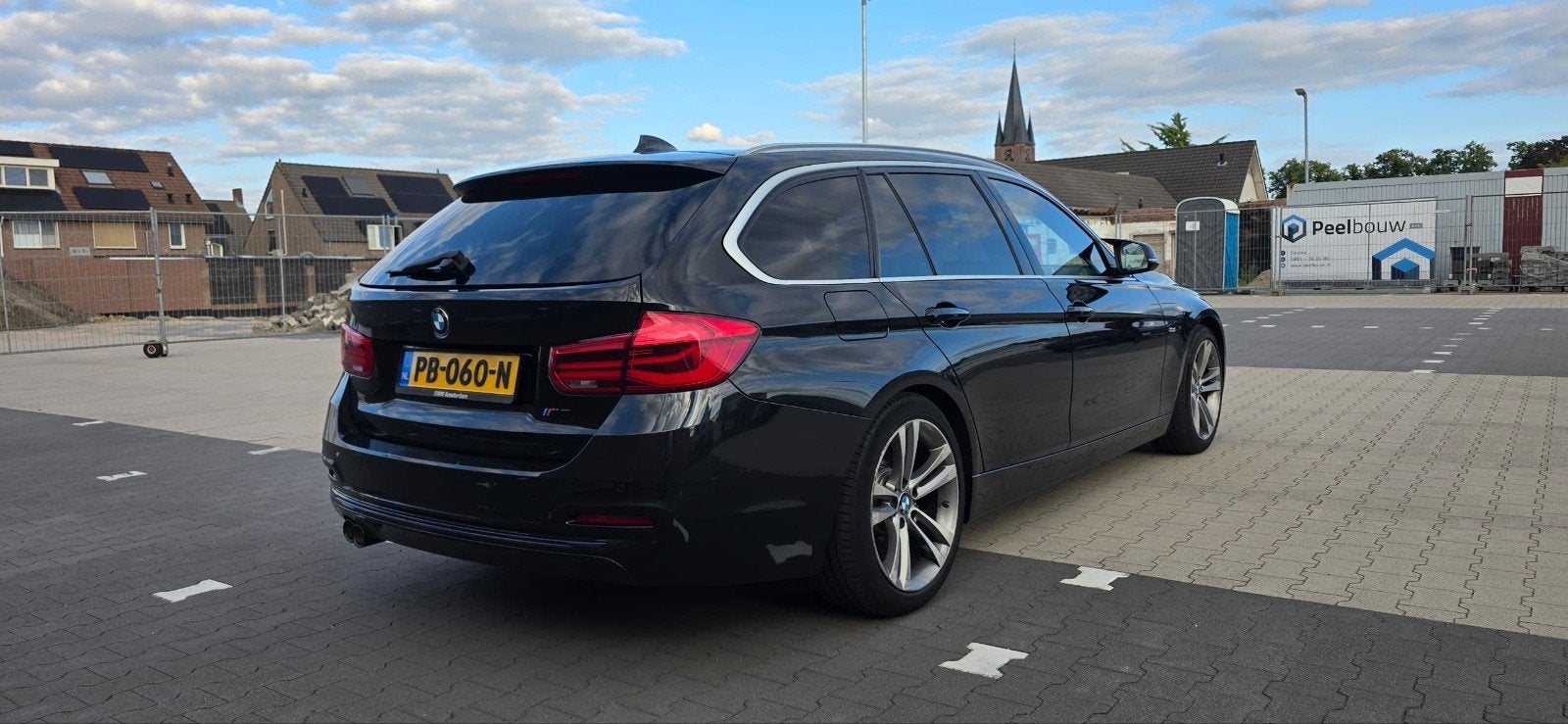 BMW 3-serie Touring 320d 163pk ( M Pakket) KEYLESS/HARMAN, Automaat, 745 kg, Achterwielaandrijving, 4 cilinders
